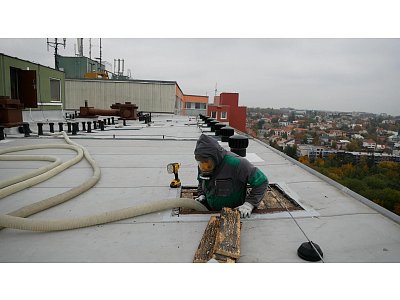 Použití do dvouplášťových plochých střech